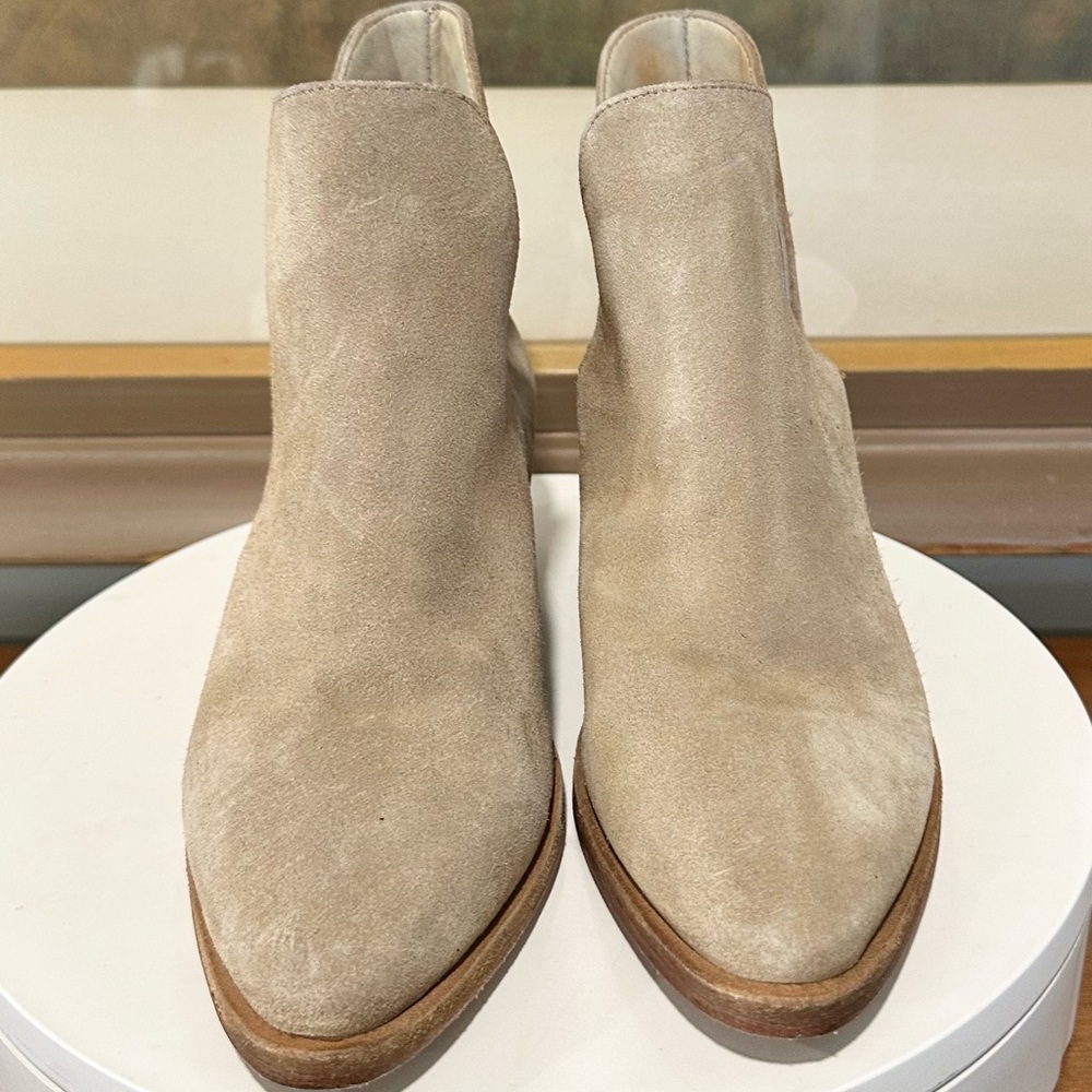 🌸FREE PEOPLE🌸 Charm Double V Camel Suede Ankle Boot Size: 36.5 - Picture 5 of 14